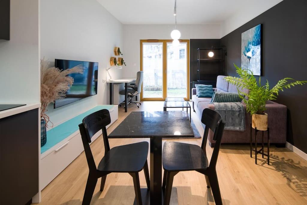 Modern Next To Train Station Appartement